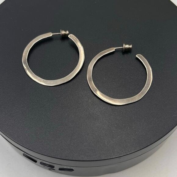 Canada Signed Designer 925 Hammered Irregular Medium Hoop Earrings 5.5 Grams - Picture 4 of 8